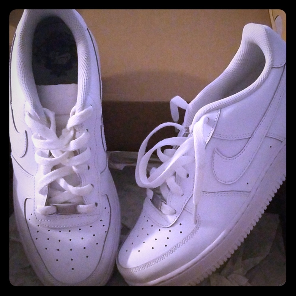 White nike air force 1s